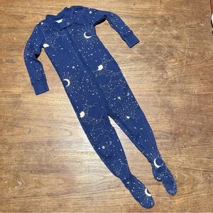Hanna Andersson navy celestial pattern footed pajamas, size 18-24 month